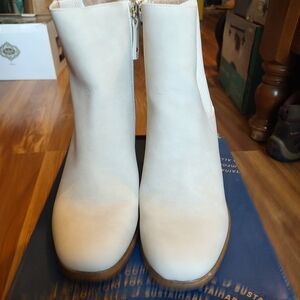 Women's Dr. Scholl's Ride Away Booties in White Cap Size 7.5M